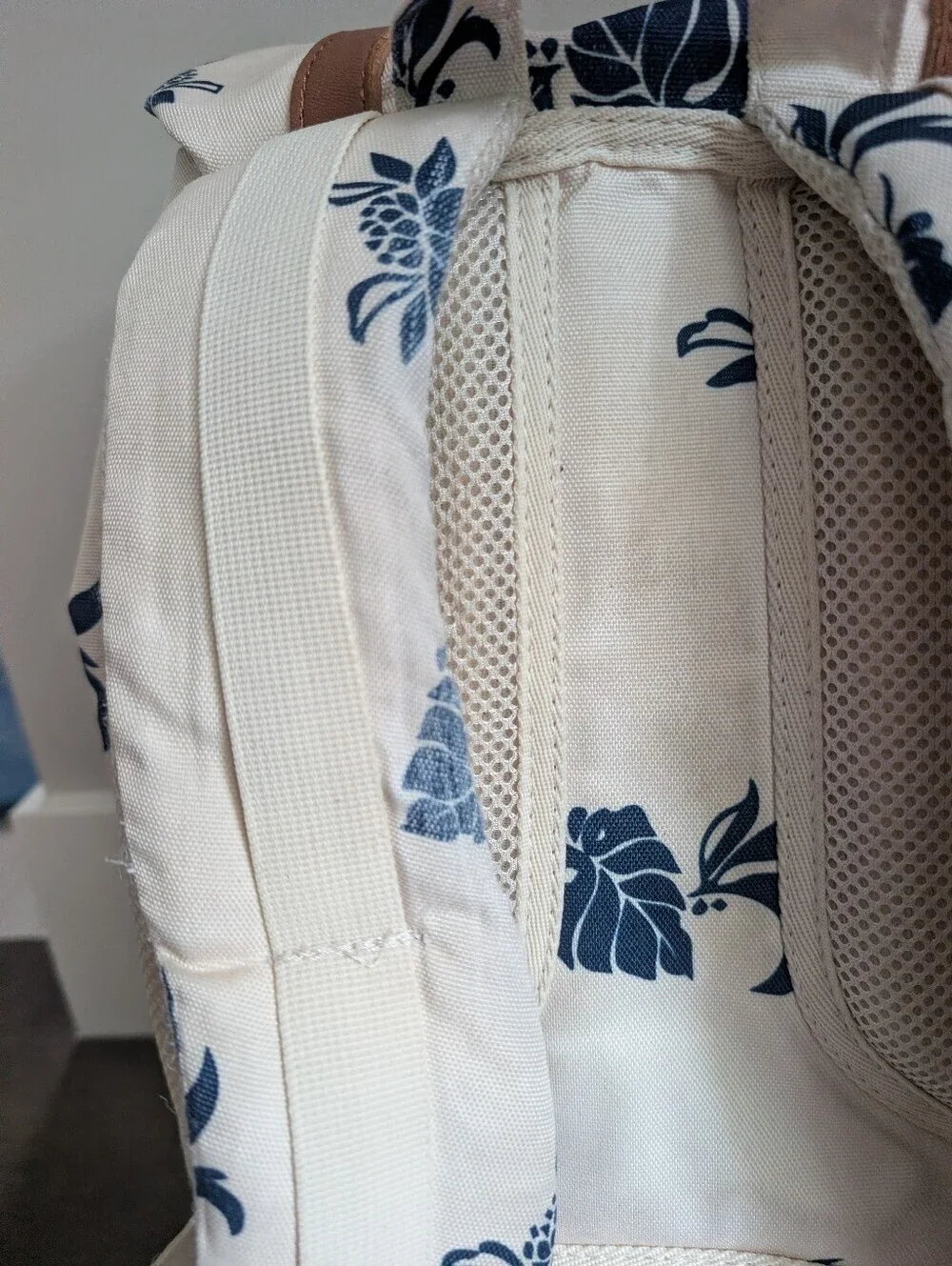 Herschel - Little America - Tropical Flora 30L - Picture 6 of 8